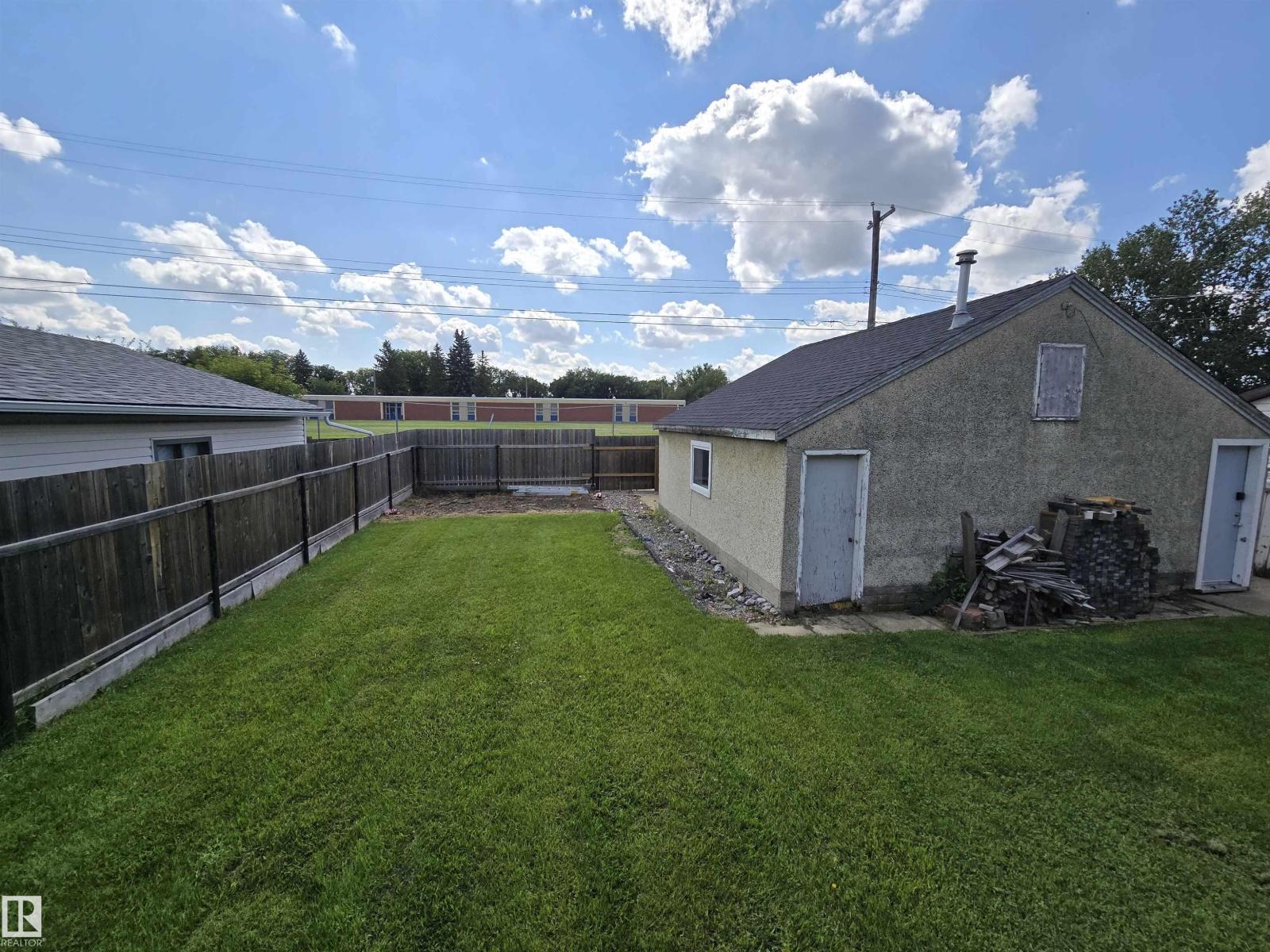 4033 117 AV NW NW, Beverly Heights, Edmonton photo 4