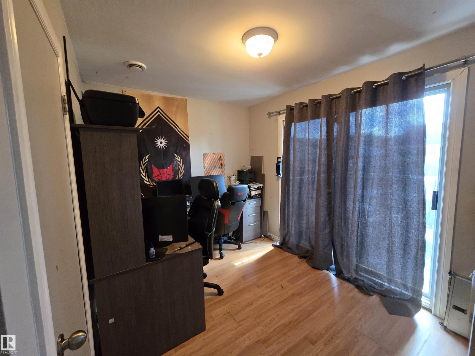 4033 117 AV NW - 13