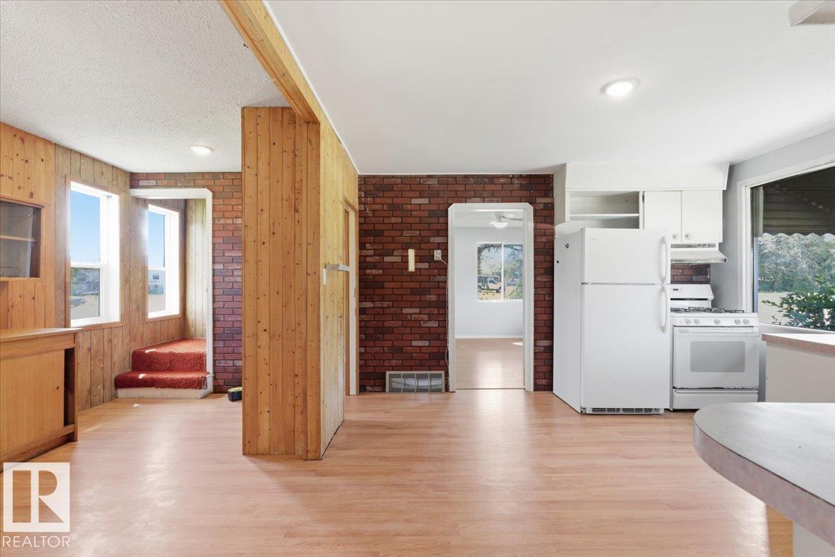 5032 & 5036 53 Ave - Image 6