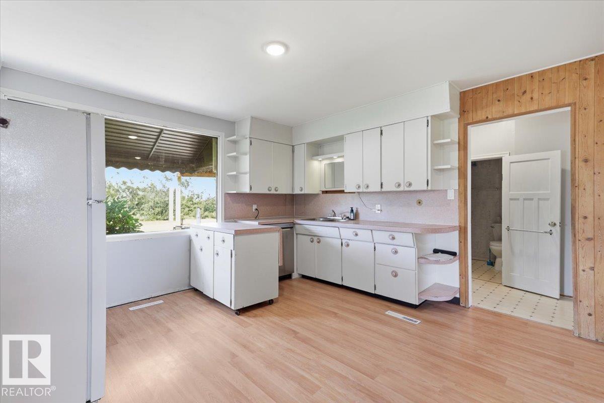 5032 & 5036 53 Ave - Image 8