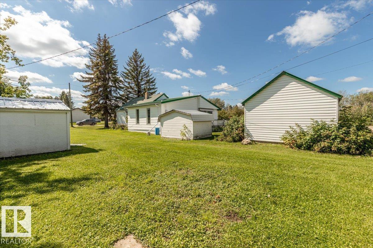 5032 & 5036 53 Ave - 21