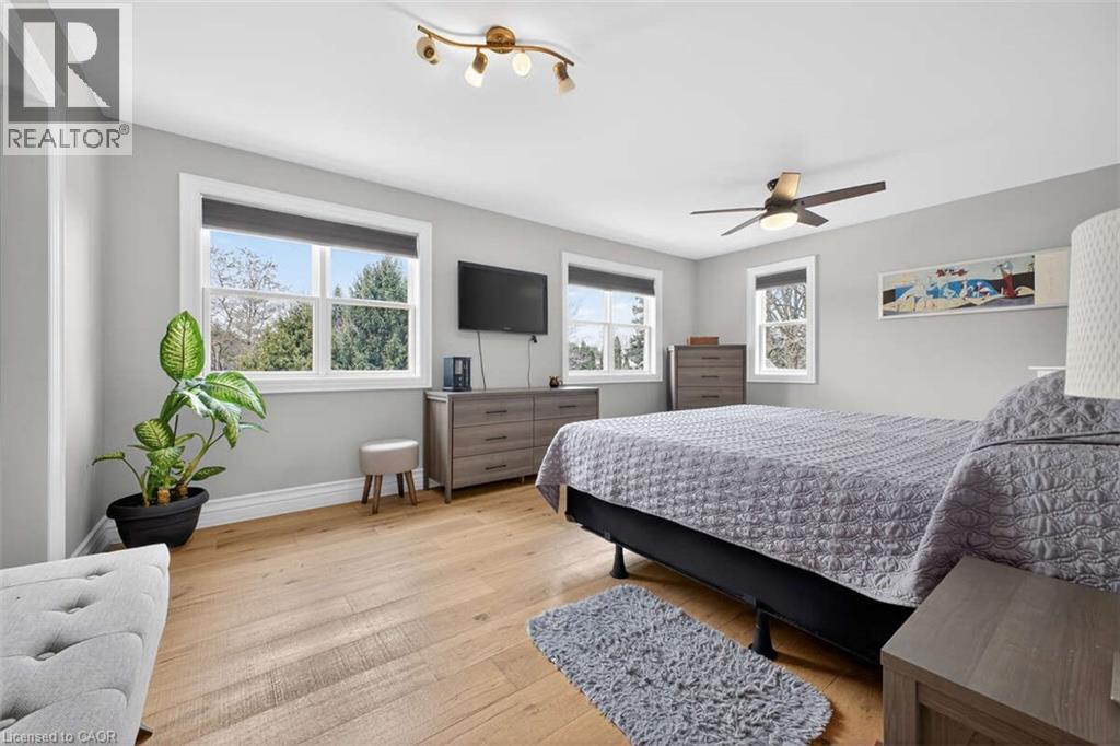 4 PETER Street - 24