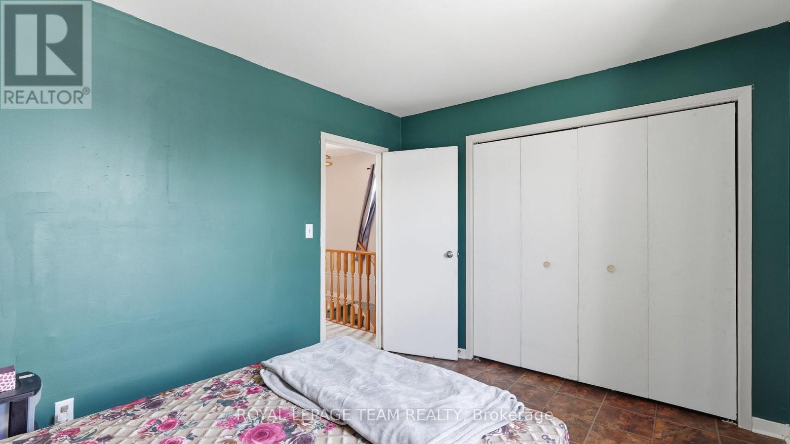 20 1/2 LAWRENCE AVENUE - 13