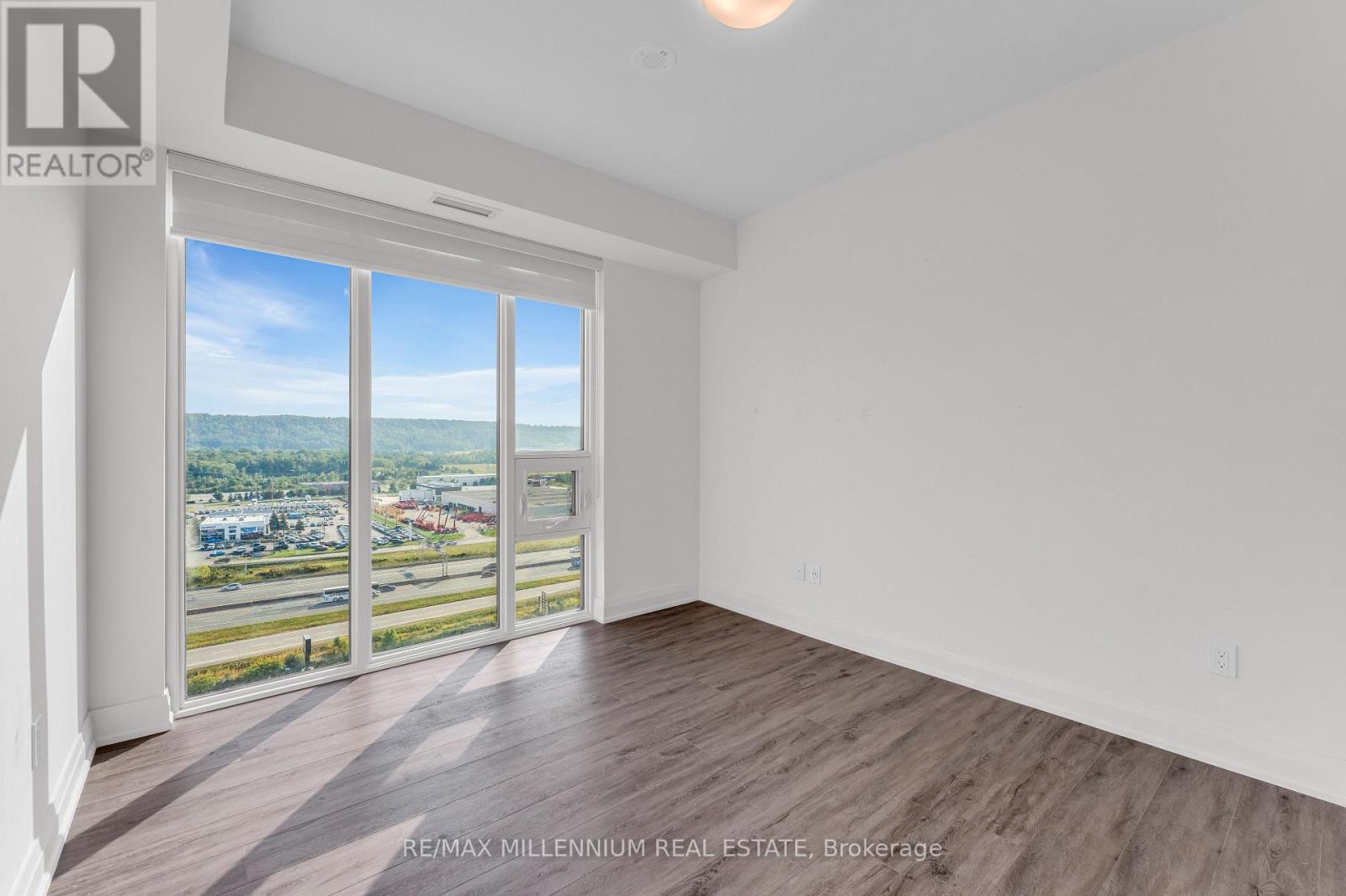 #1011 385 WINSTON ROAD - 19