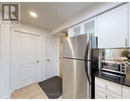 1005 - 212 Eglinton Avenue, Toronto, ON M4P1K4 Photo 11