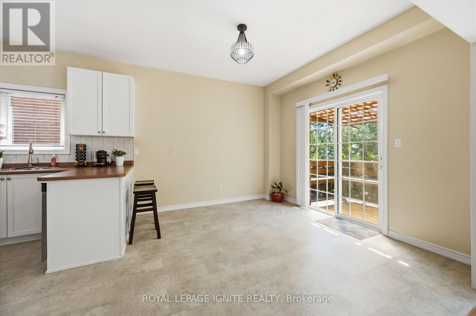 90 SIR JACOBS CRESCENT - 14