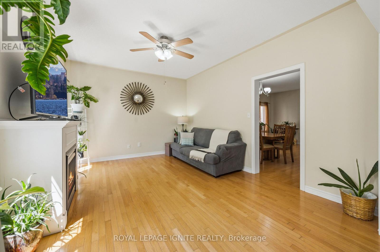 90 SIR JACOBS CRESCENT - 11