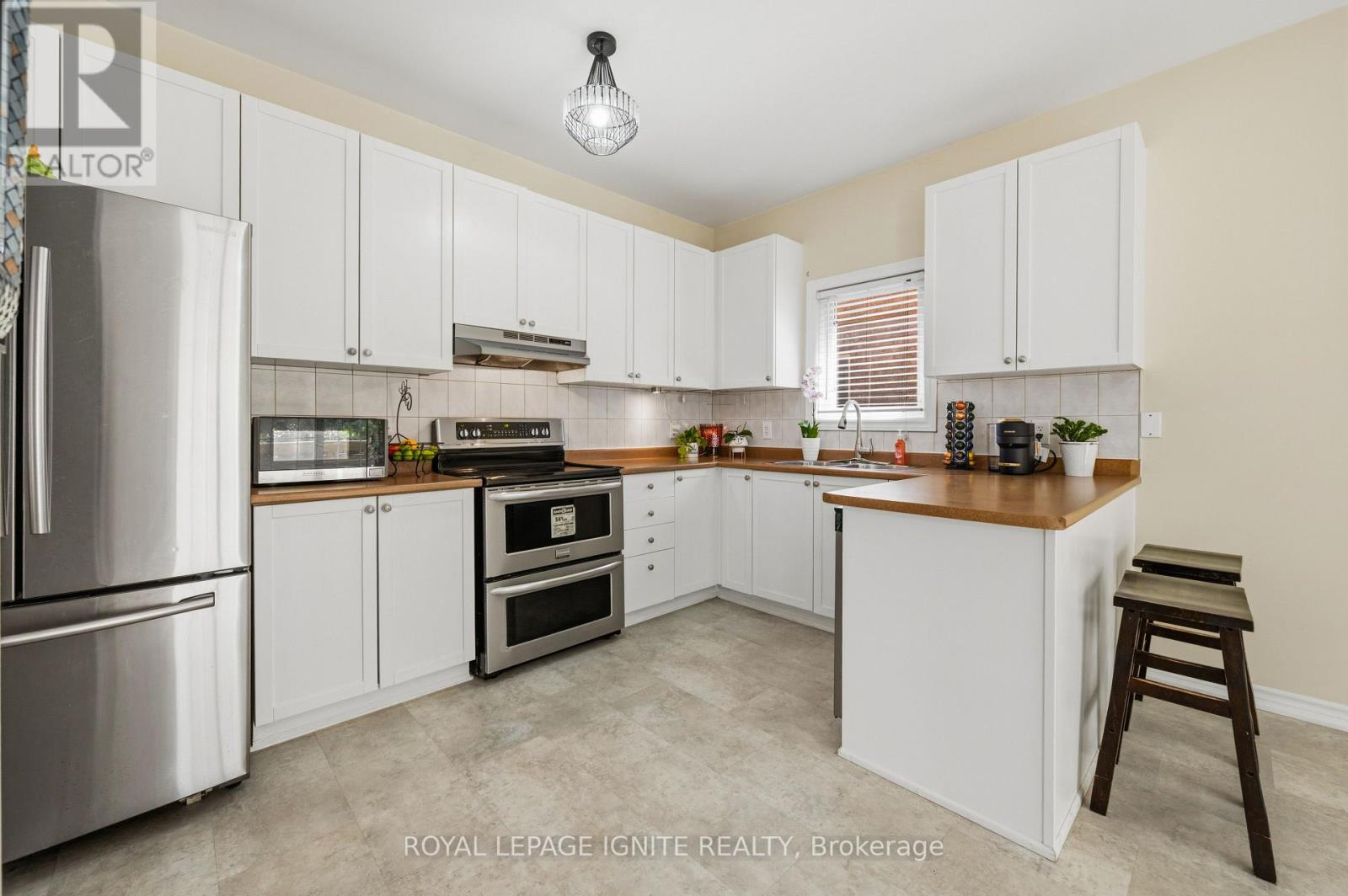 90 SIR JACOBS CRESCENT - 16