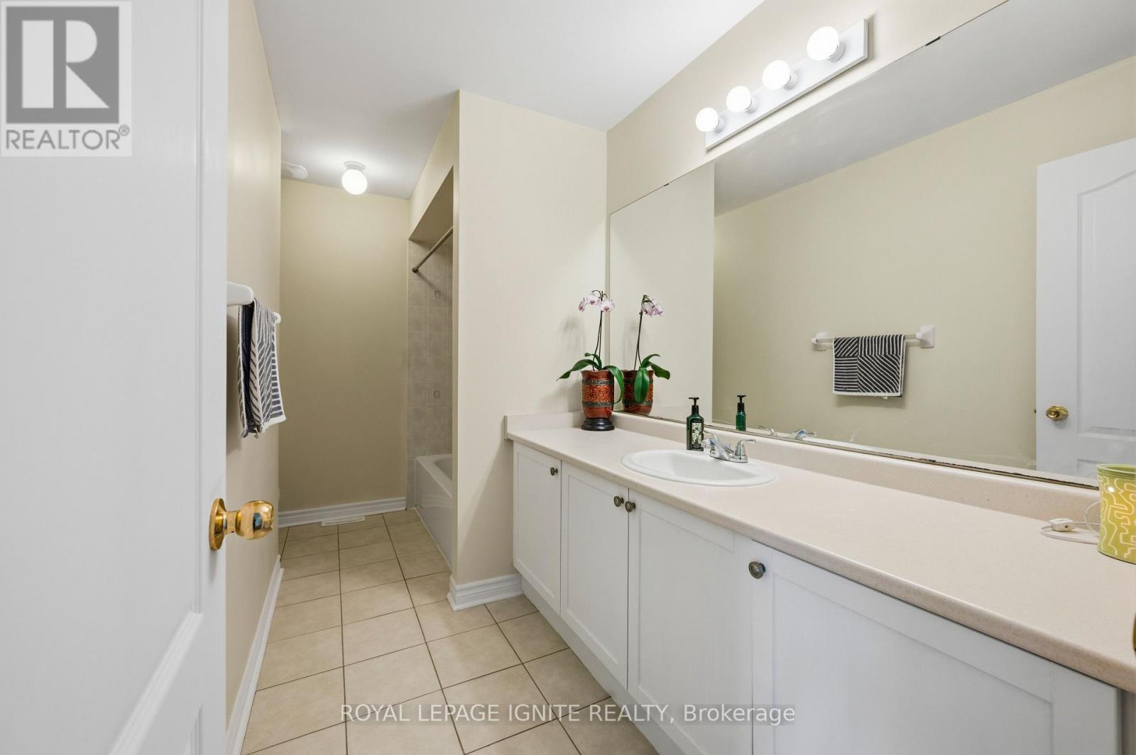 90 SIR JACOBS CRESCENT - 38