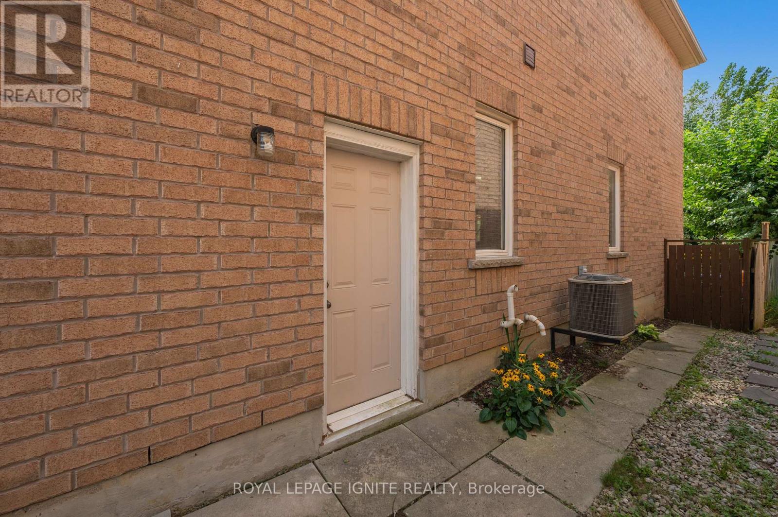 90 SIR JACOBS CRESCENT - 44