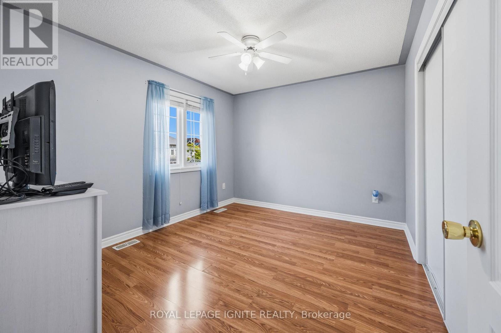 90 SIR JACOBS CRESCENT - 36
