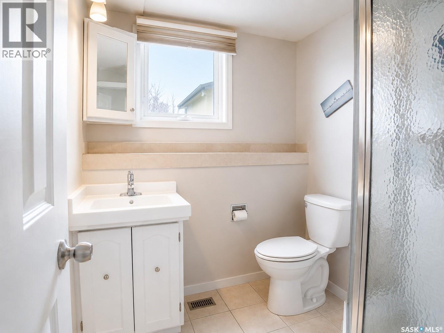 15 Dickinson CRESCENT - 19