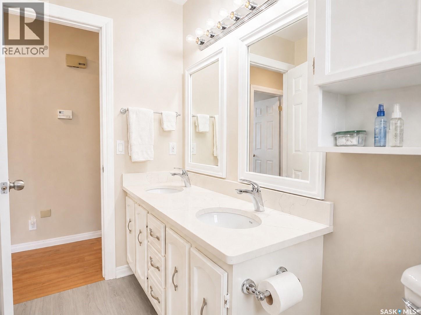 15 Dickinson CRESCENT - 13