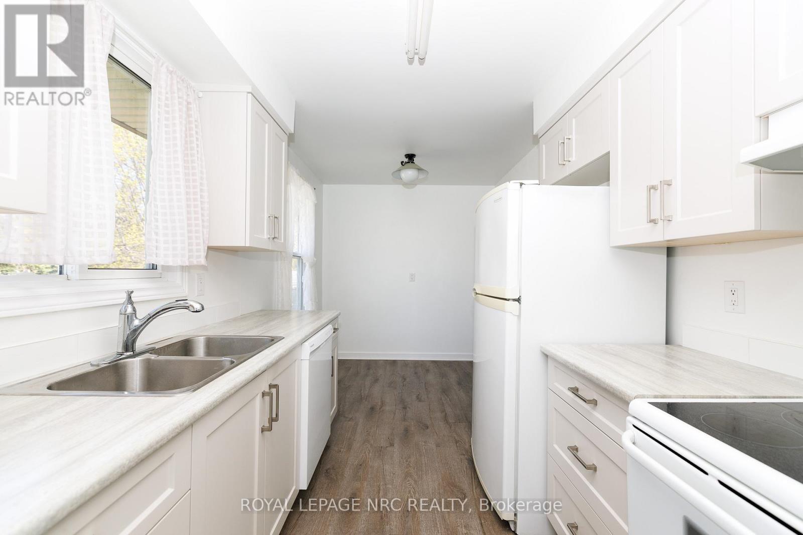 8 KERWIN GATE - 26