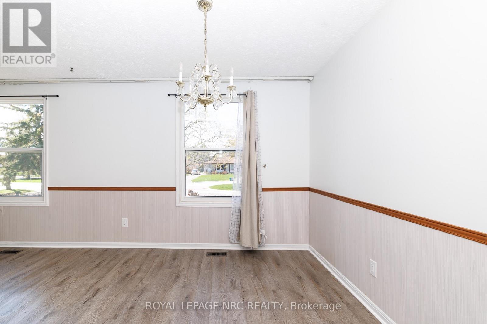 8 KERWIN GATE - 27