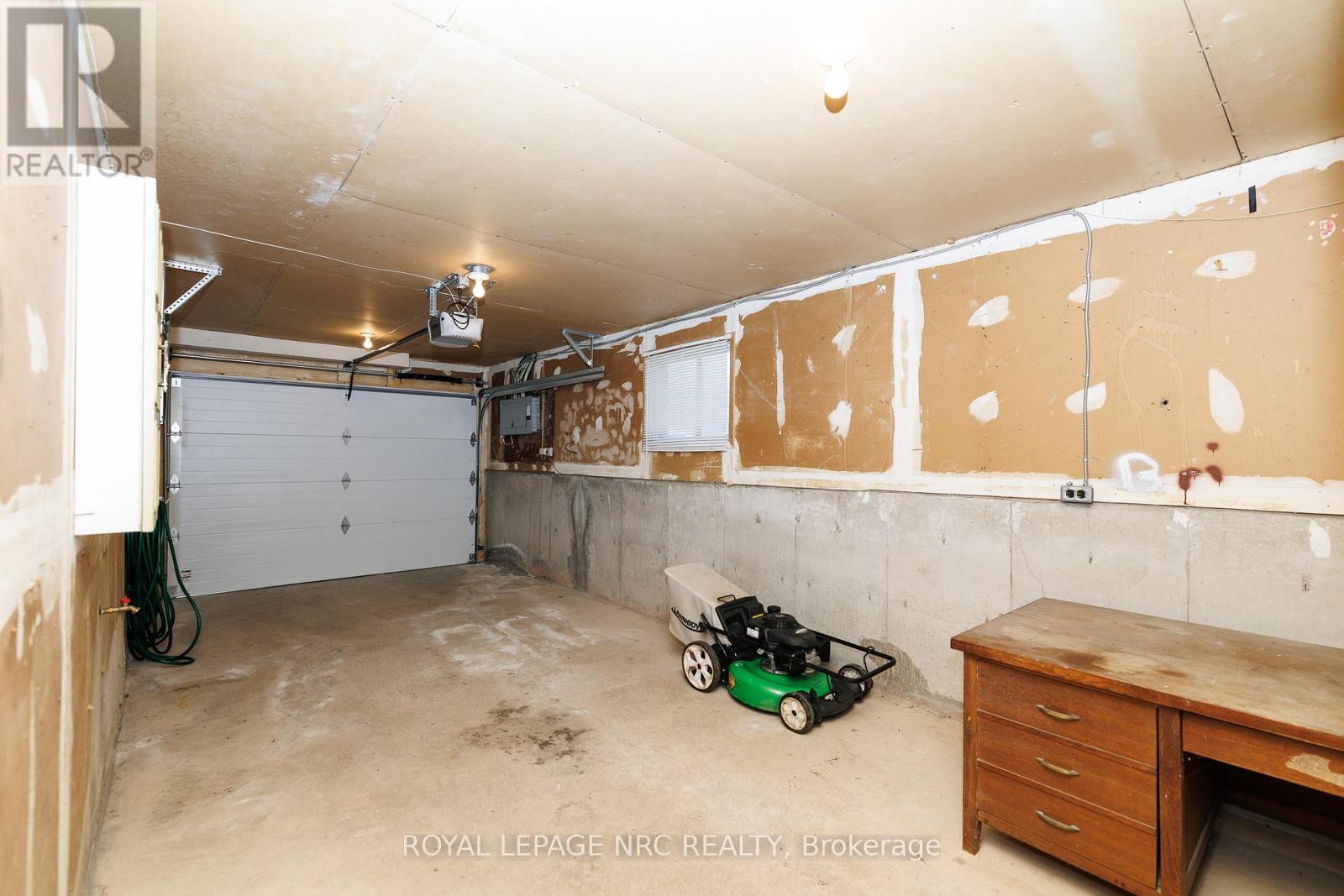 8 KERWIN GATE - Image 6