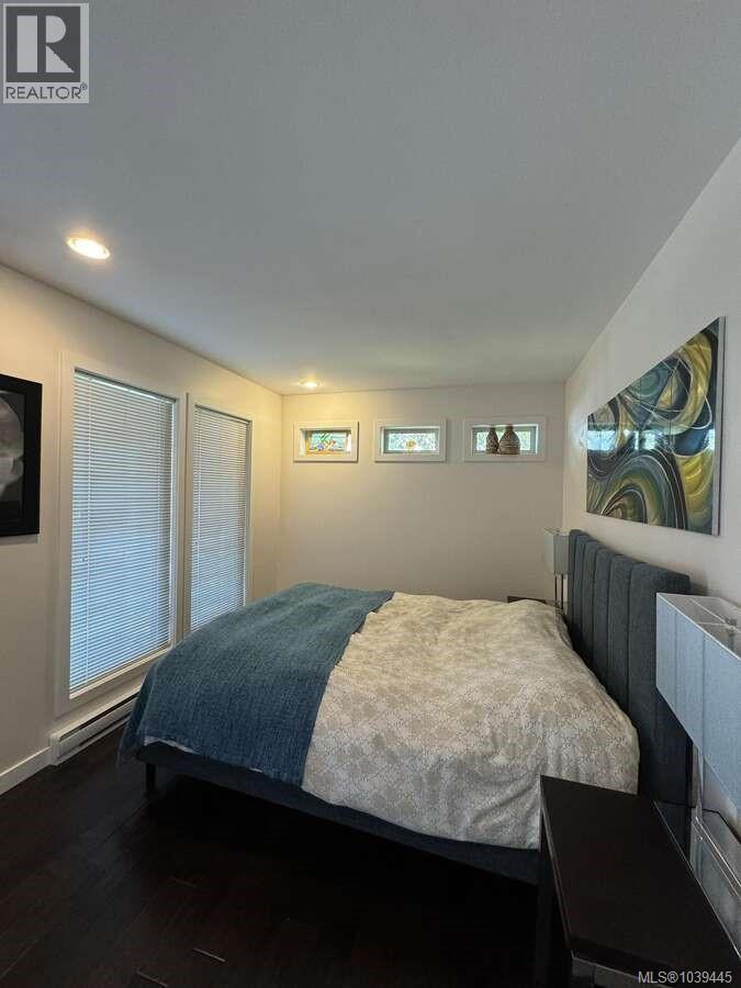 733 Berry Point Rd, Gabriola Island