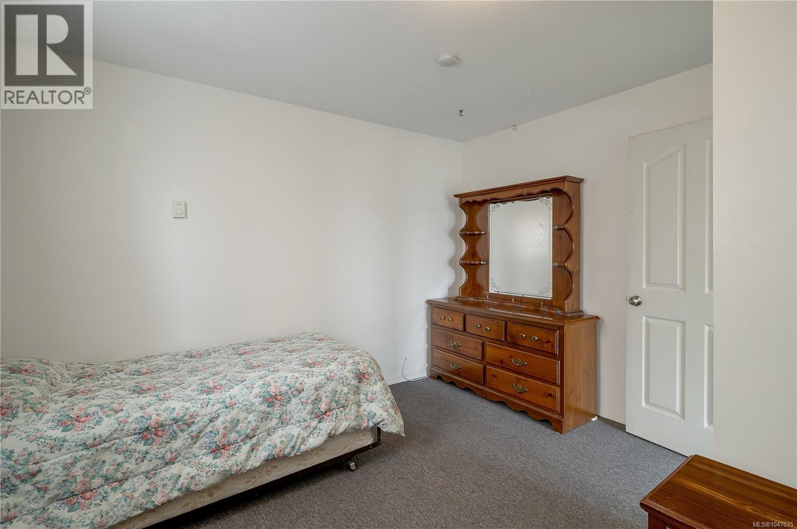 641 ALDER St S - Image 36