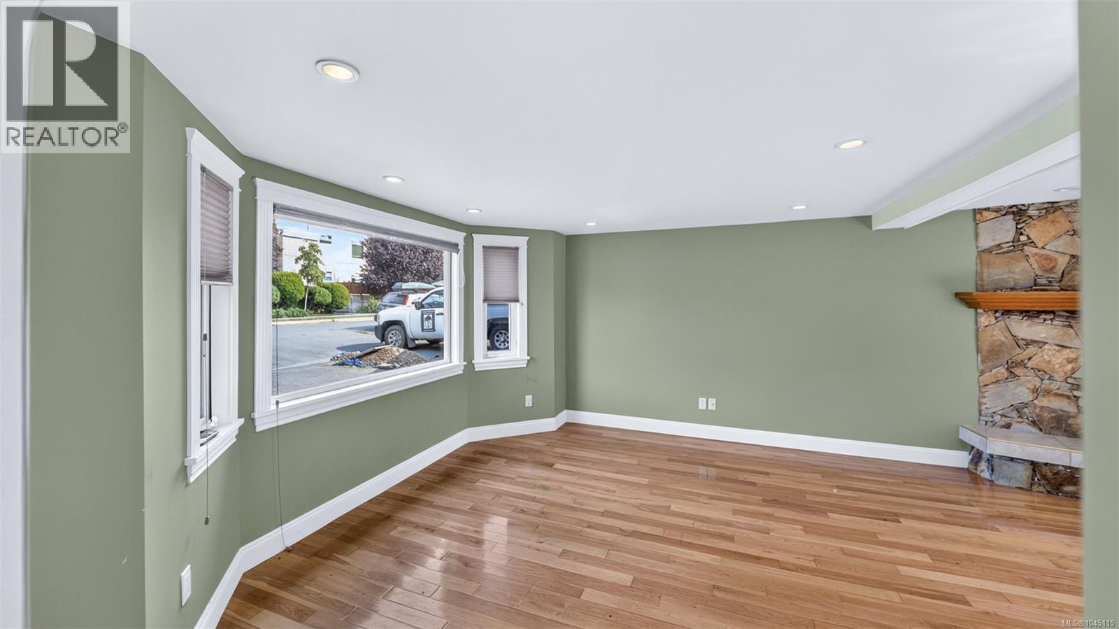 9 Camden Ave - 13