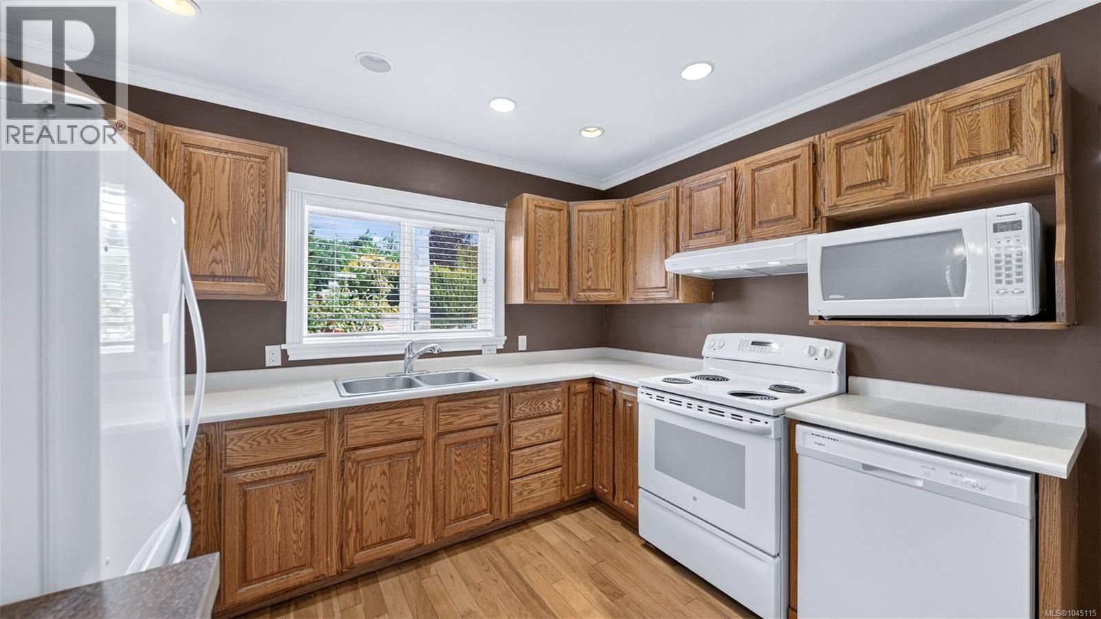9 Camden Ave - 16