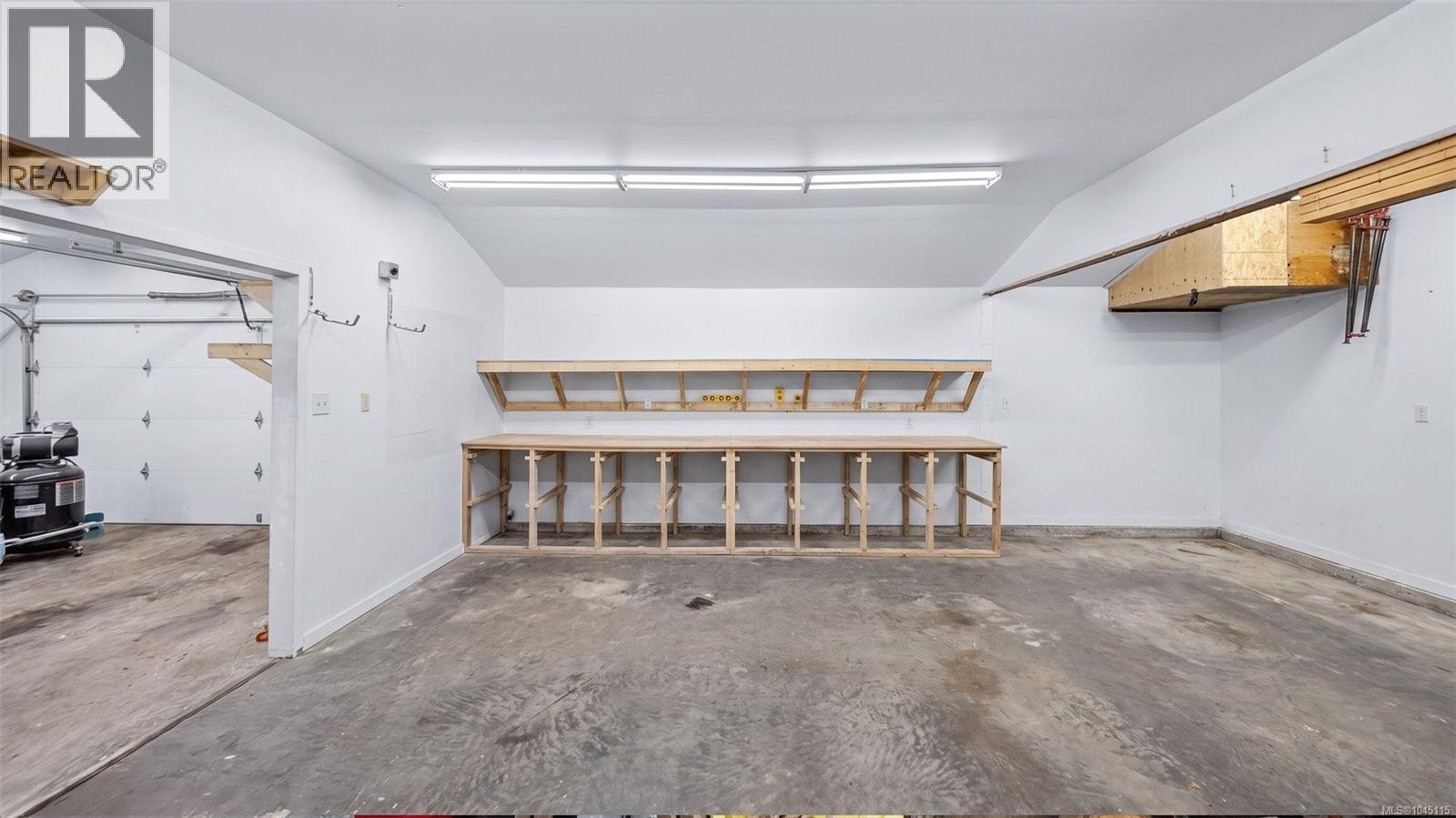 9 Camden Ave - Image 33