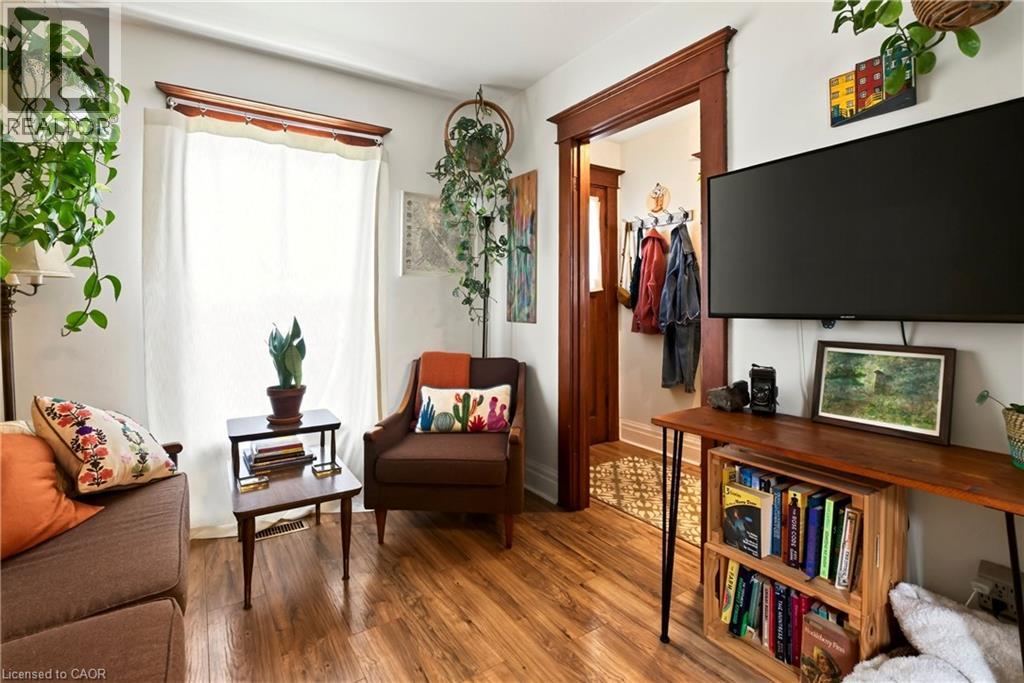 94 EDGEMONT Street N - 10