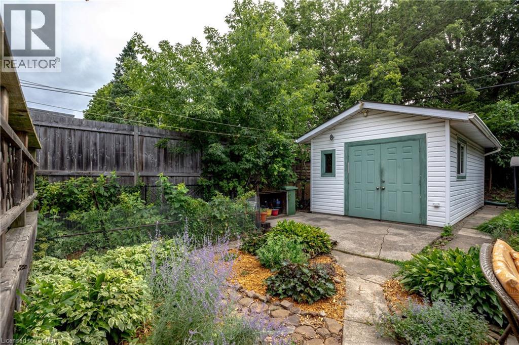 94 EDGEMONT Street N - 40