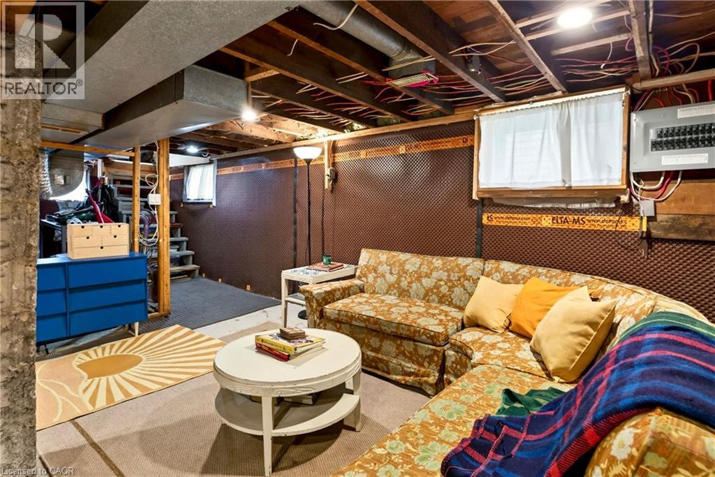 94 EDGEMONT Street N - Image 36