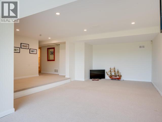 4092 WESTVIEW AVE - 64