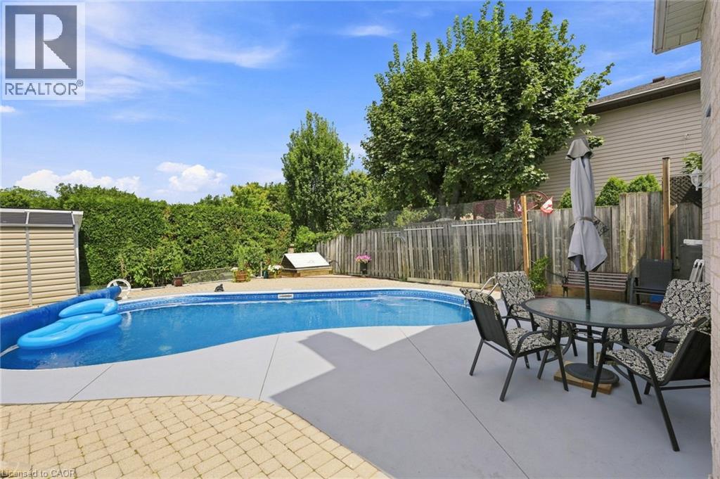 30 TWINOAKS Crescent - 40