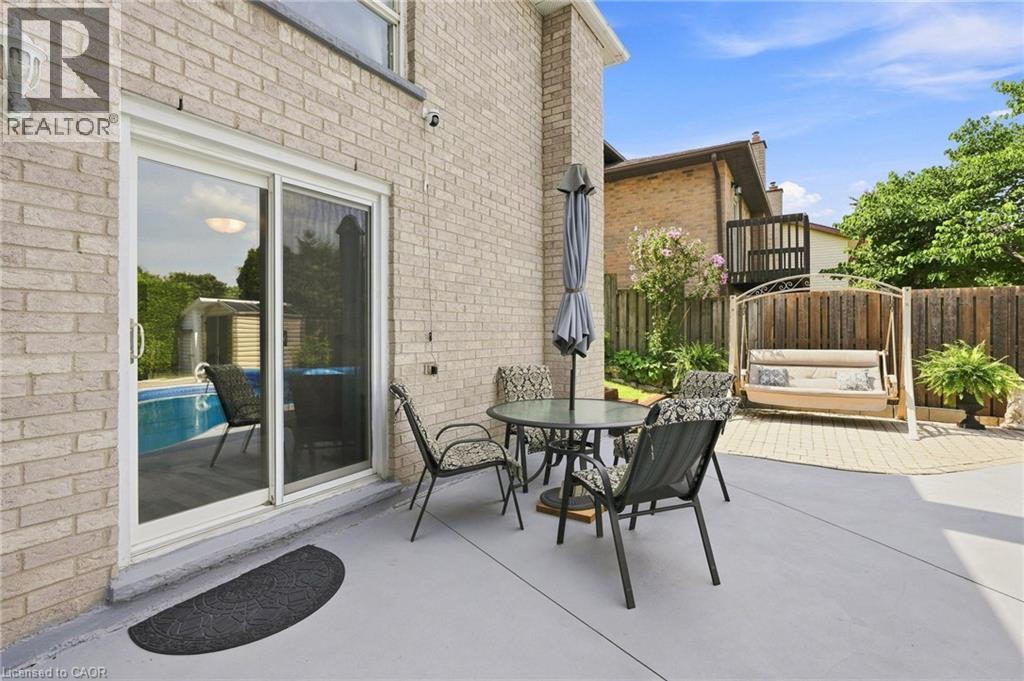 30 TWINOAKS Crescent - 38