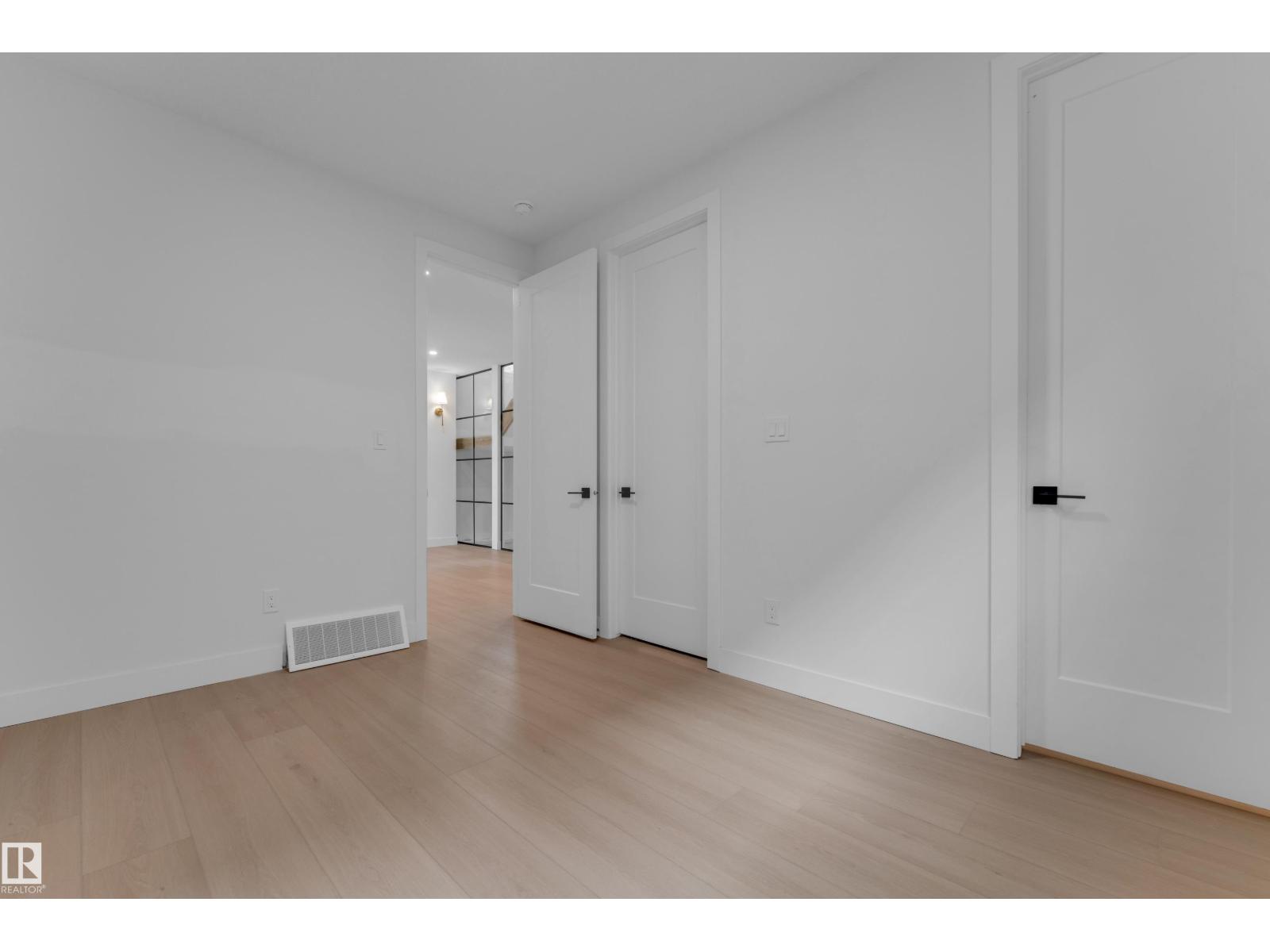 2408 1 AV SW - 19