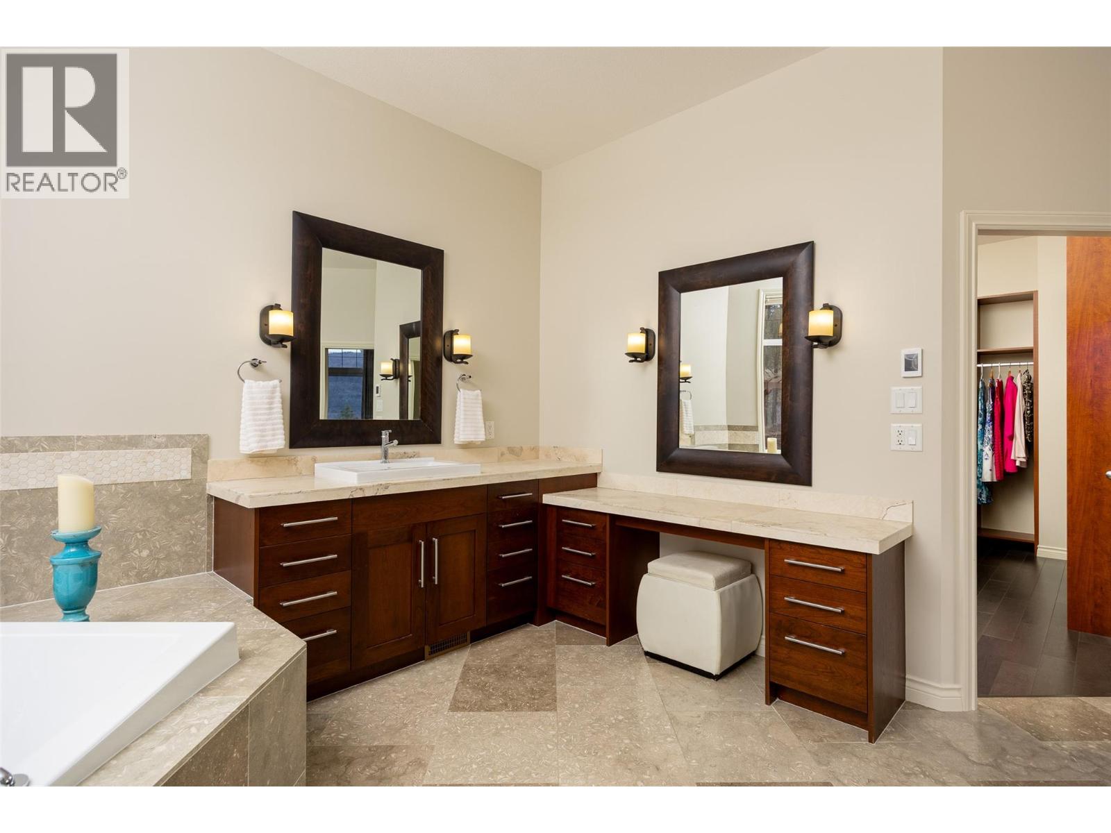 10726 Nighthawk Road Unit# 60, Lake Country