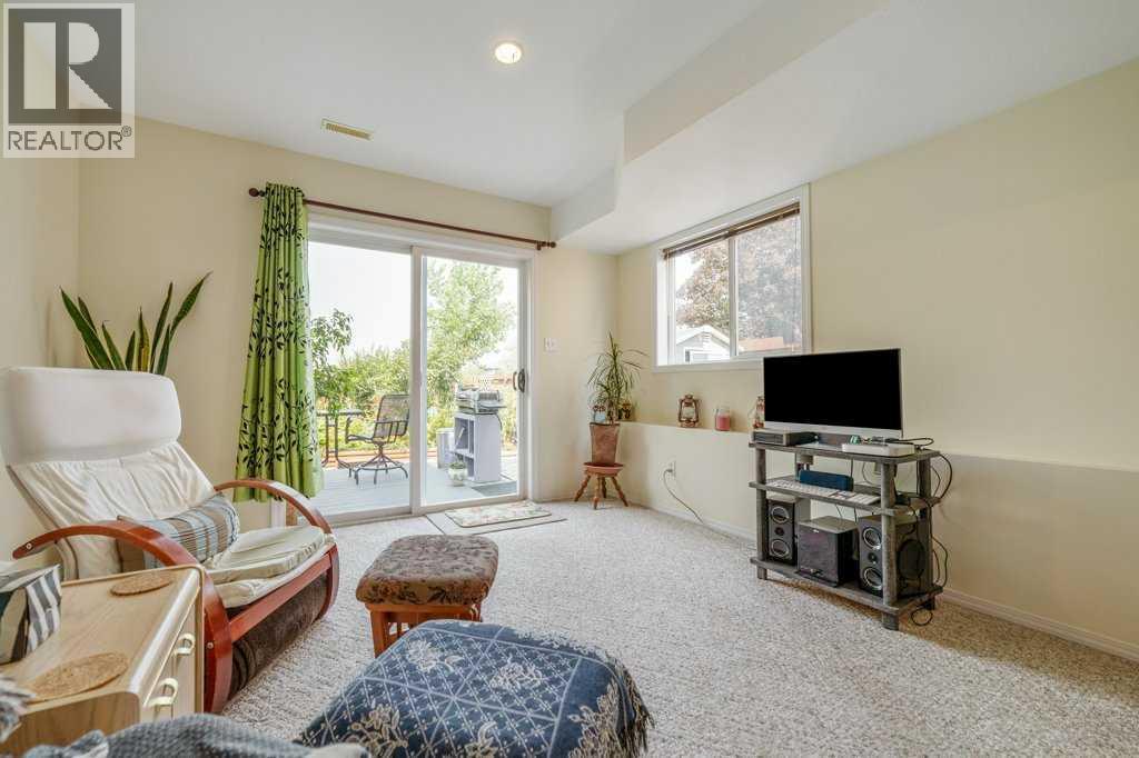 178 Peigan Court W - Image 24