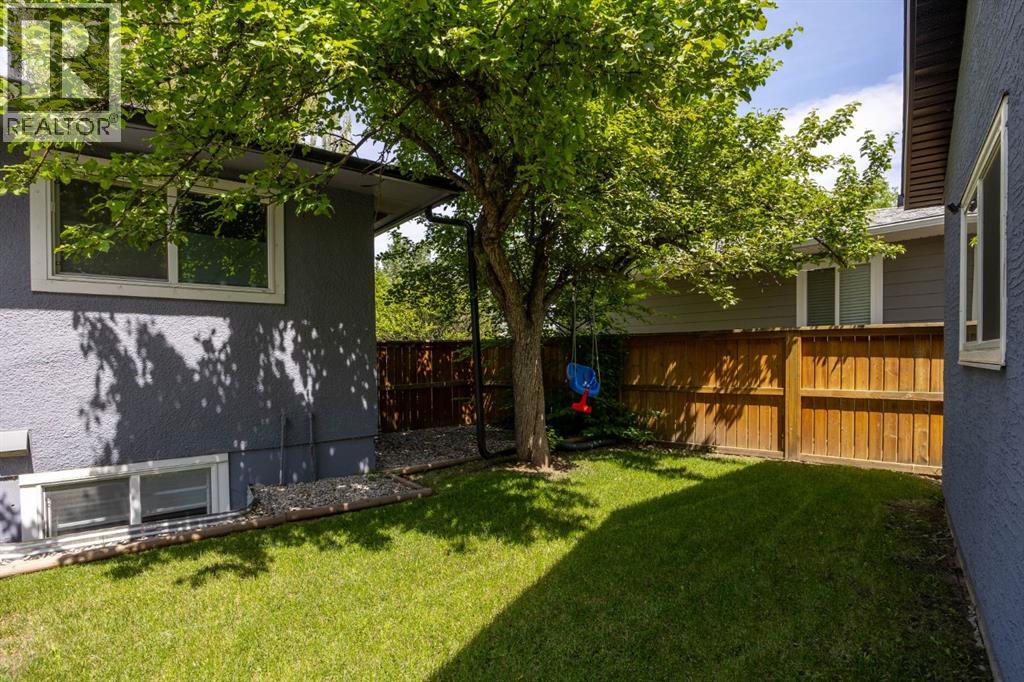 723 75 Avenue Southwest - Photo 35