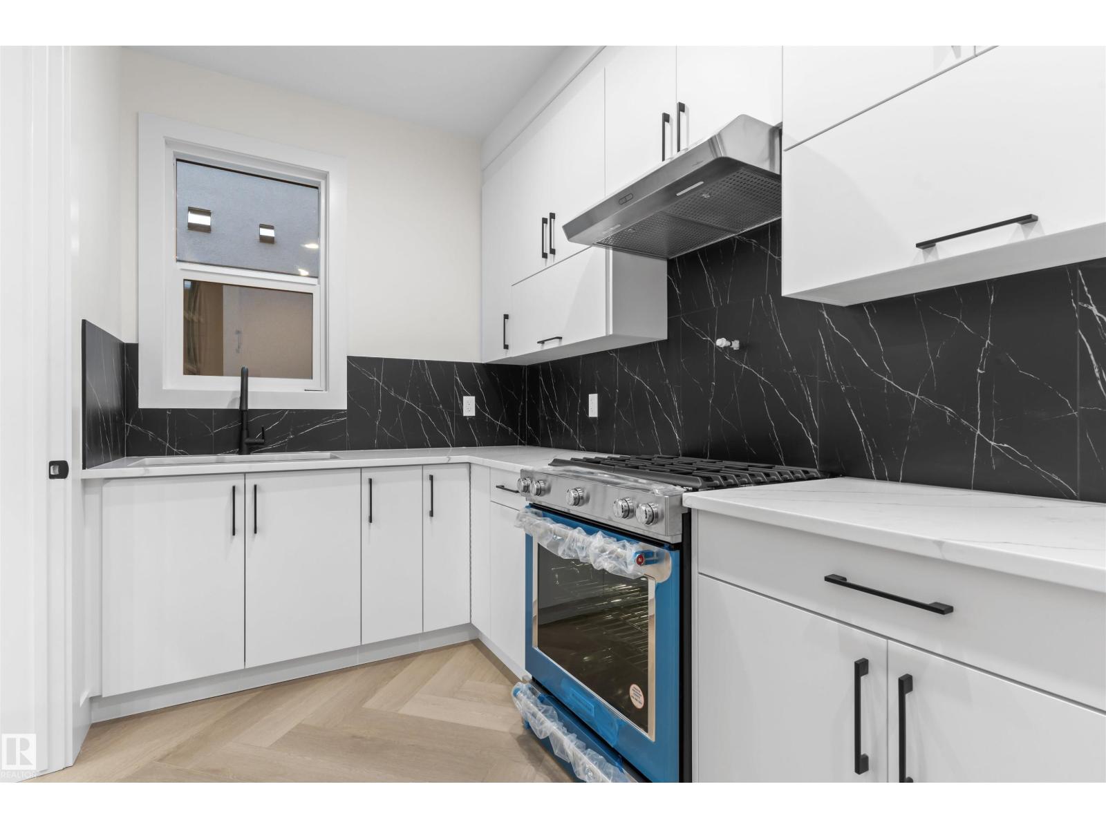 204 Falcon Crescent - 3