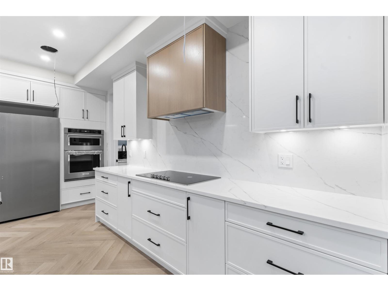 204 Falcon Crescent - 2