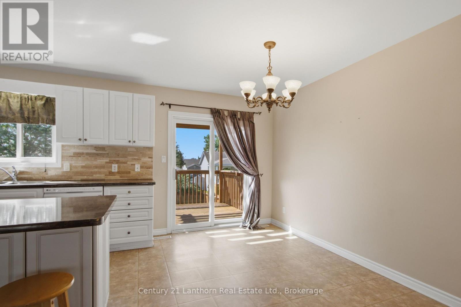 6 CHISHOLM SQUARE - Image 9