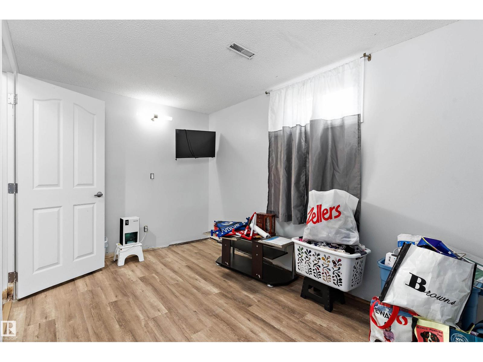 5815 136 AV NW - 19