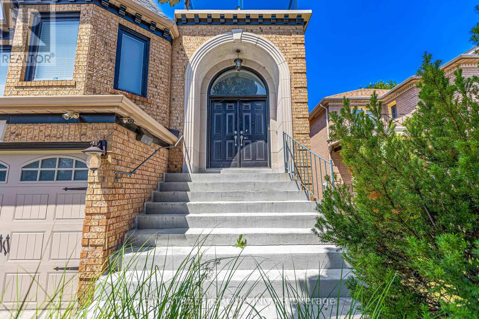 231 SHAFTSBURY AVENUE N - 3