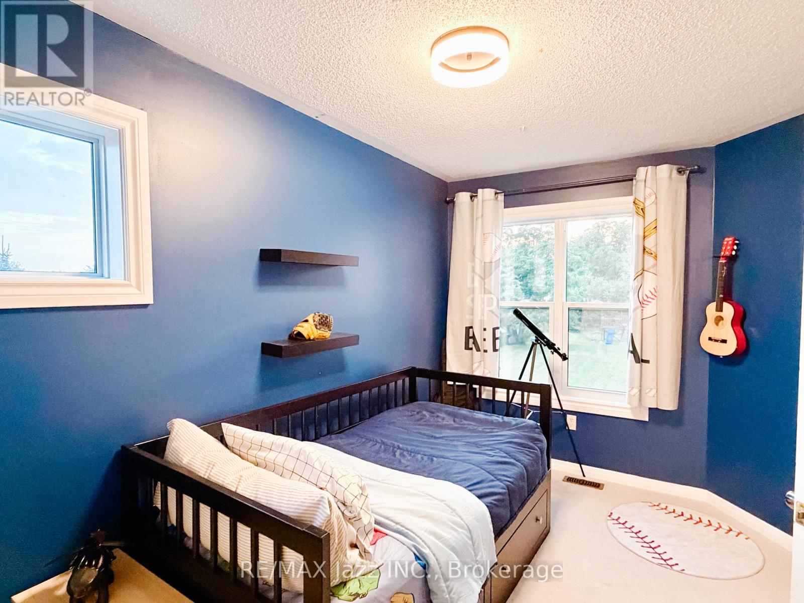 29 SONGBIRD CRESCENT - 14