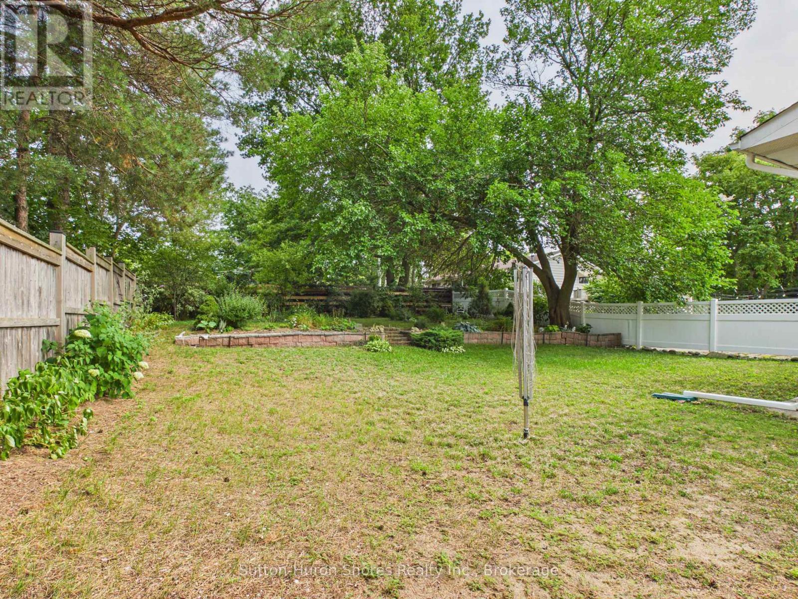 793 RUBY STREET - 33