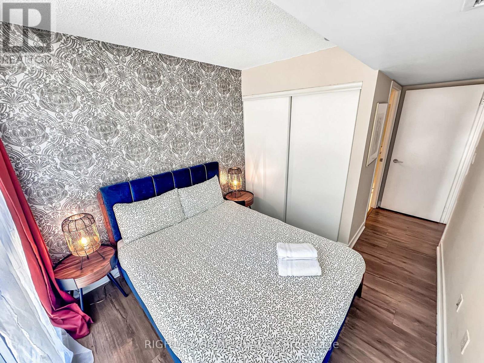 #356 10 CAPREOL COURT - 15