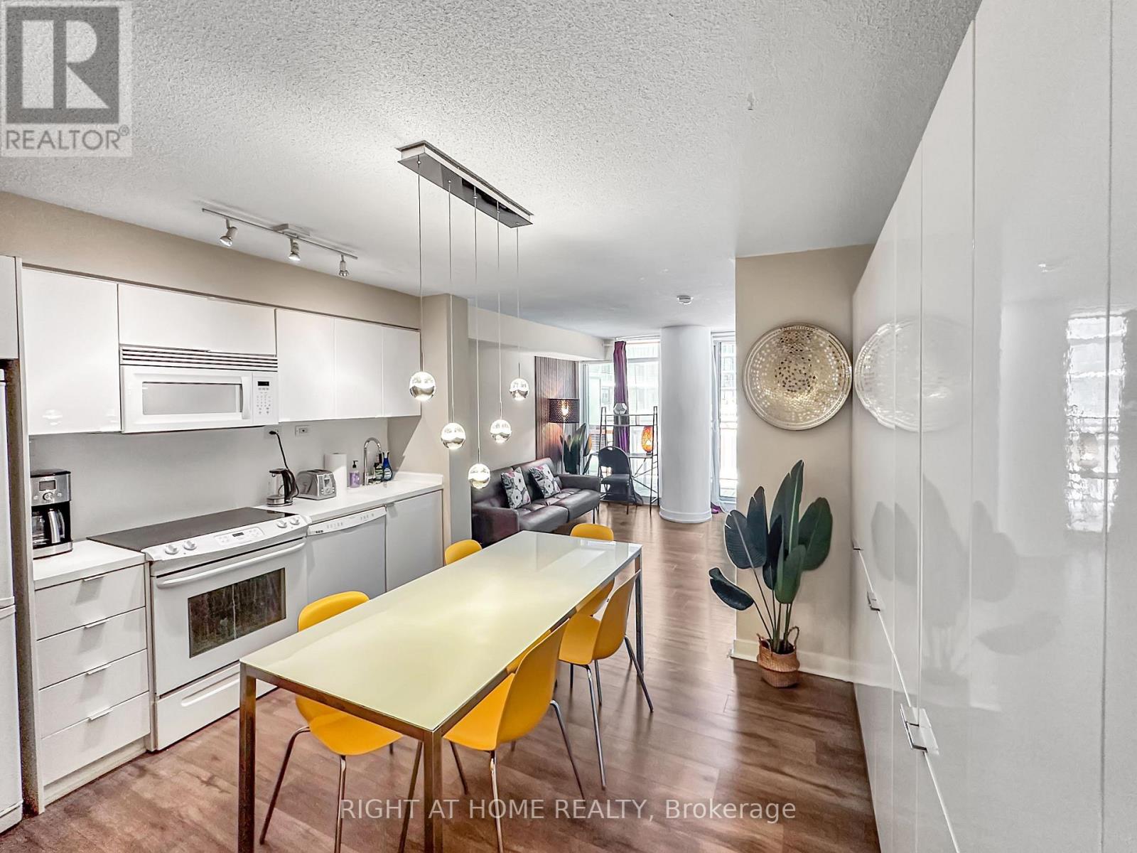 #356 10 CAPREOL COURT - 3