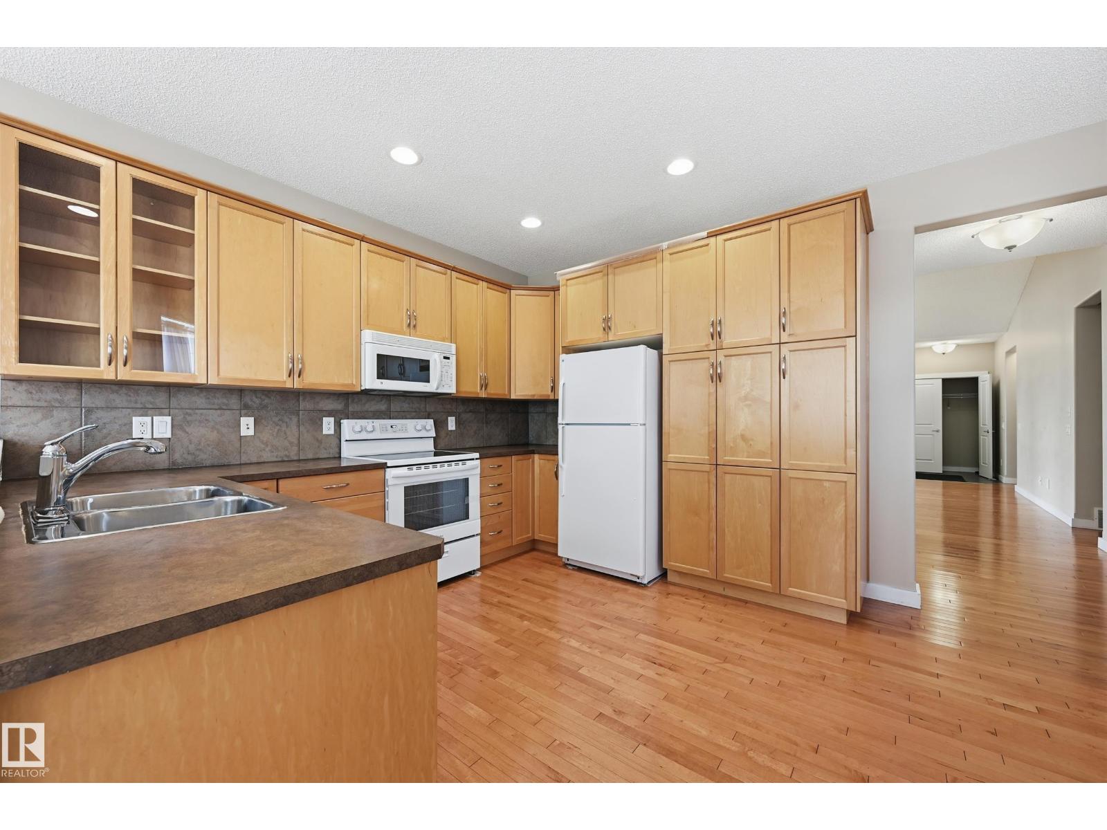 1320 KAPYONG AV NW - 10