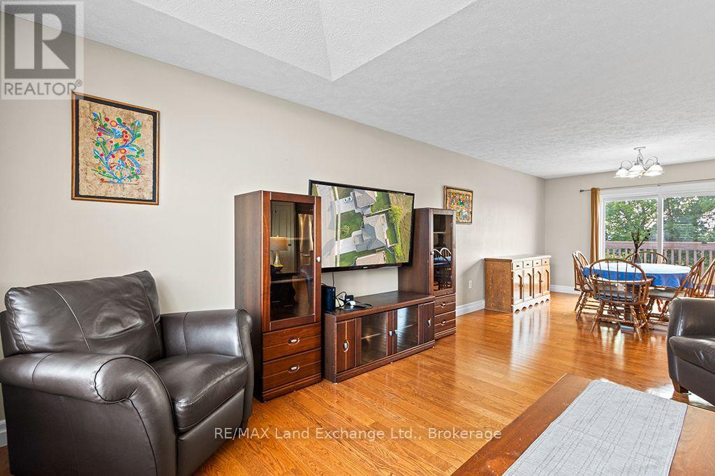 298 STICKEL STREET - Image 8