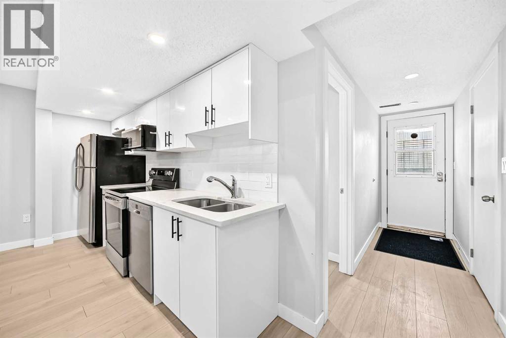 6832 37 Avenue NE - 29