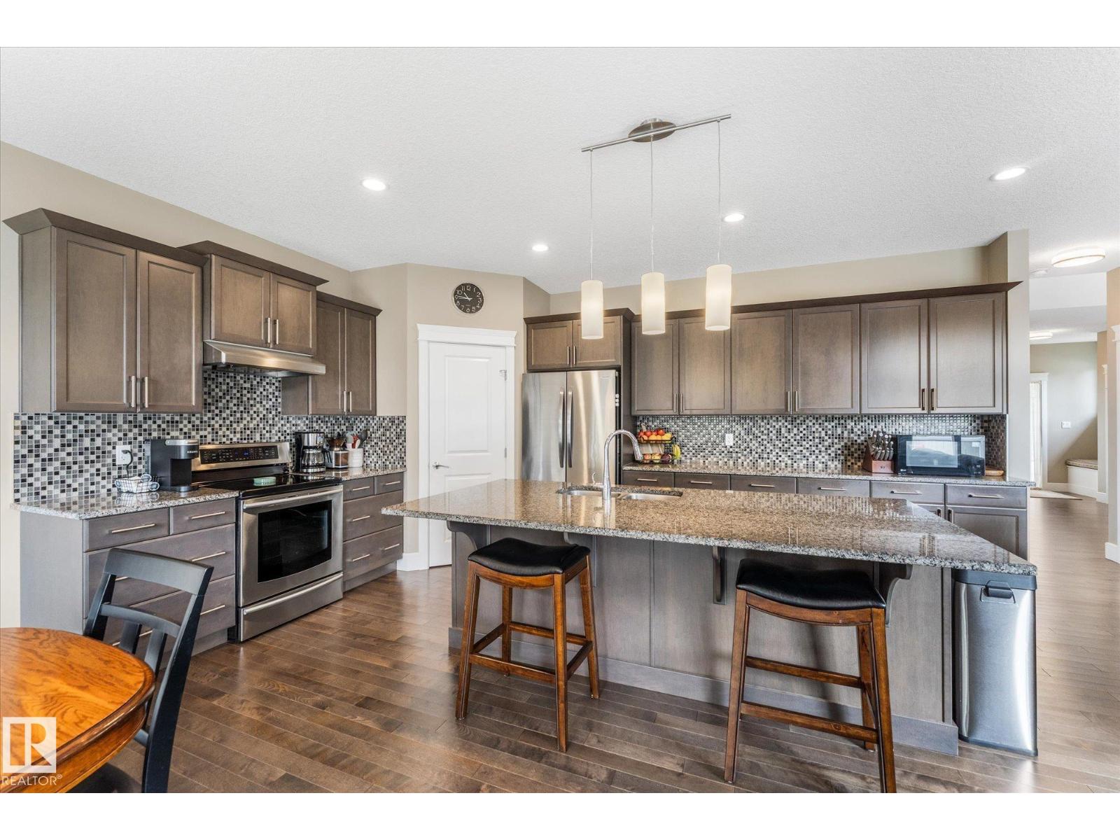 5749 56A St photo 4 — MLS® E4499076