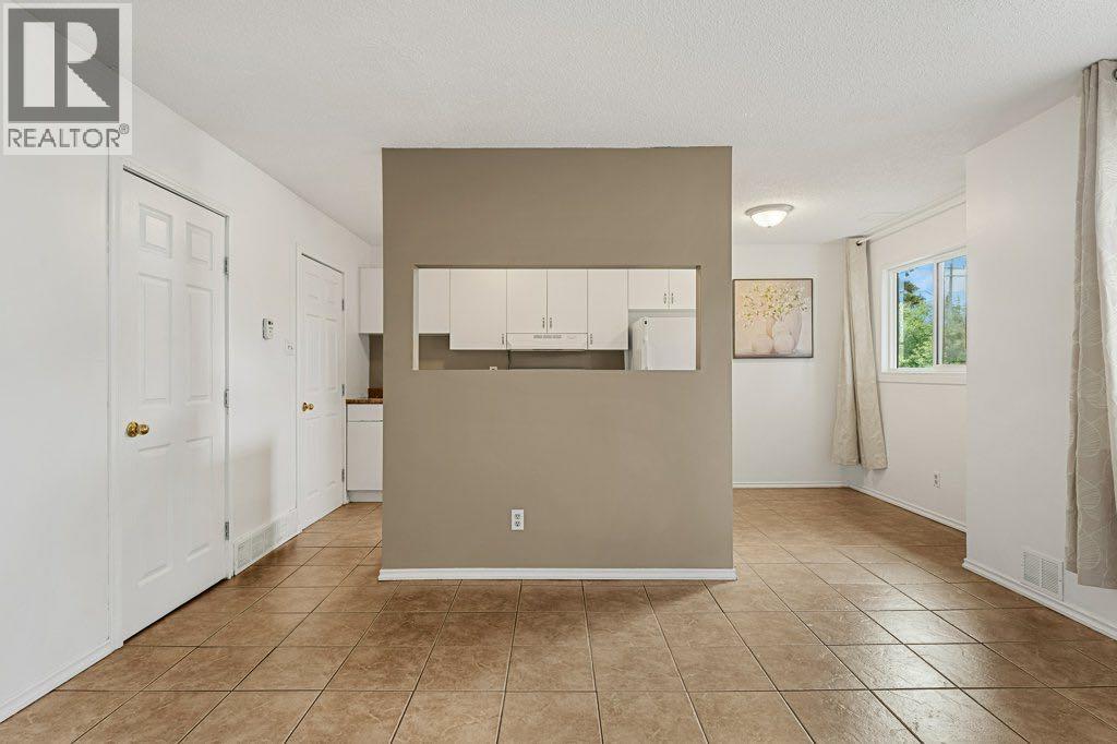 B, 6120 33 Avenue NW, Bowness, Calgary photo 5