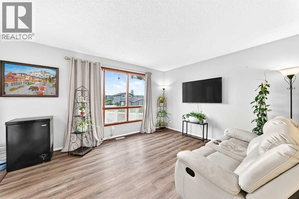 270 Glenpatrick Drive, Glenbow, Cochrane photo 3